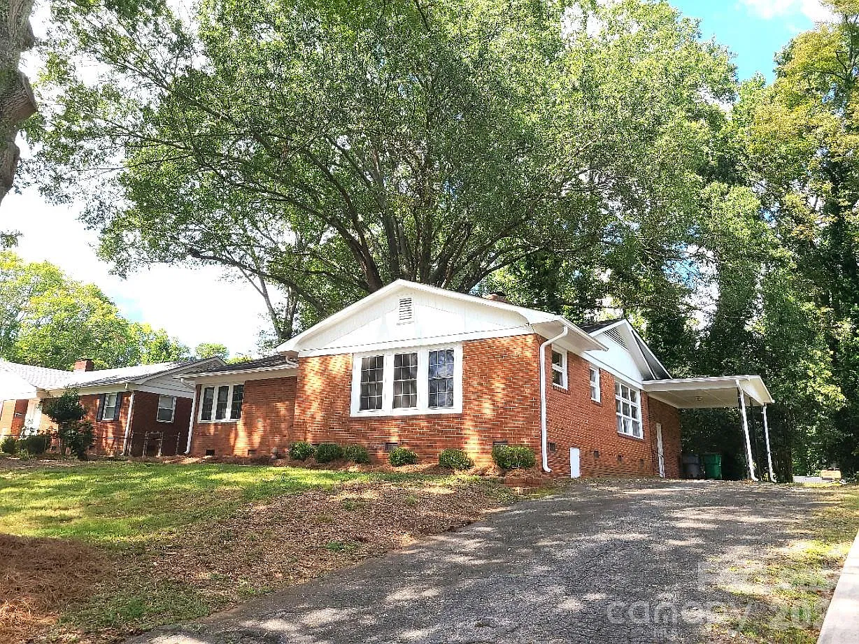4 bed, 3.0 bath, $1,950 — Photo 2