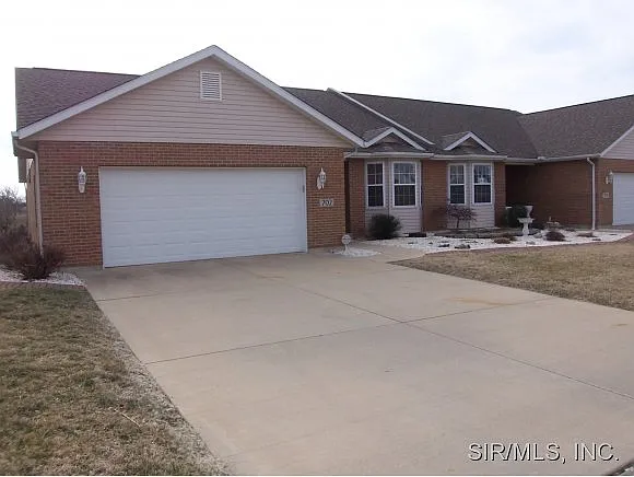 702 Ridge Rd photo 1