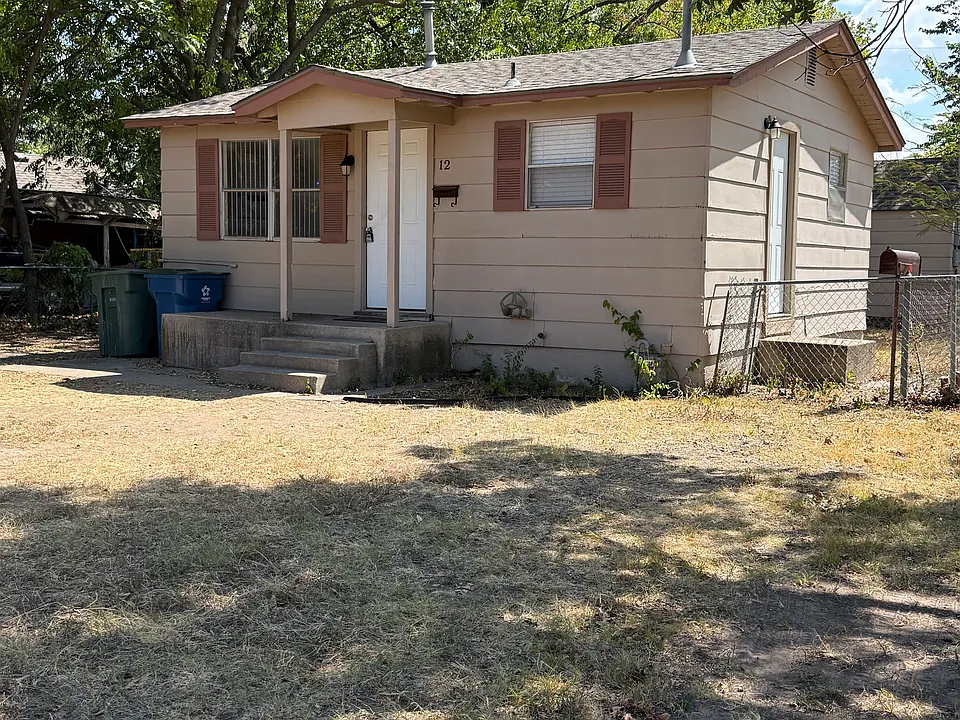 12 E Colcord Ave