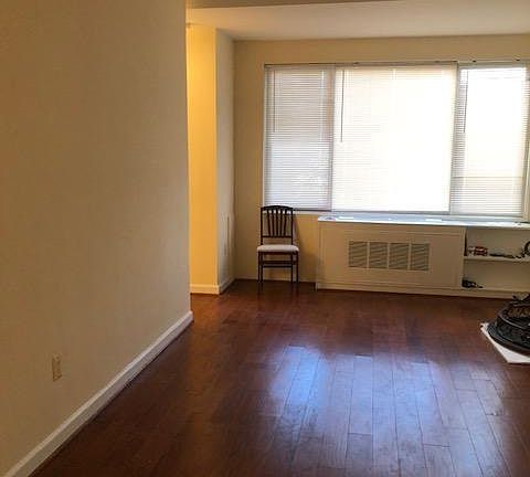 3rd image of 1129 Arlington Blvd #129