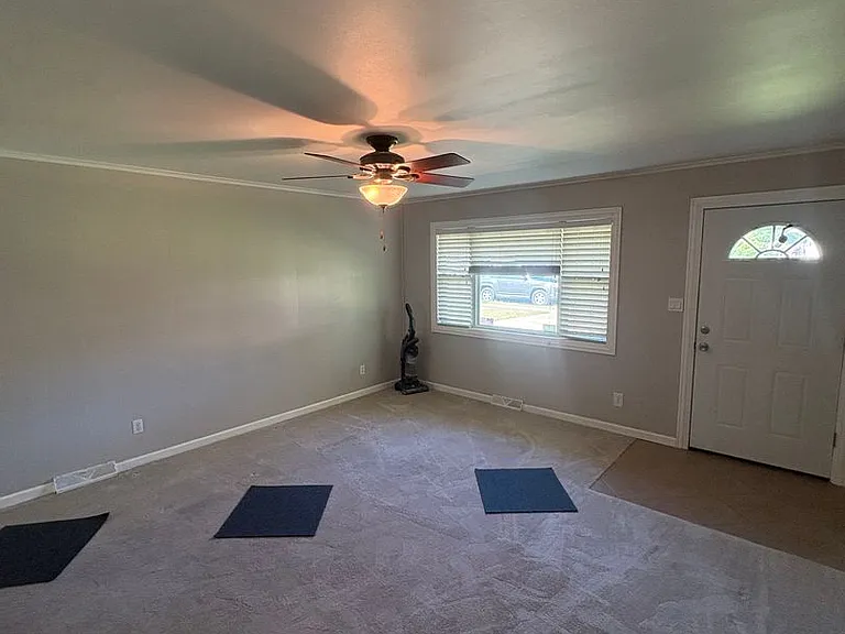 5706 N Graceland Dr — Photo 11