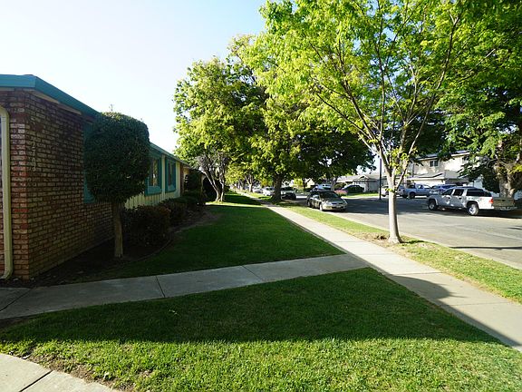 2nd image of 2703 Skylark Dr