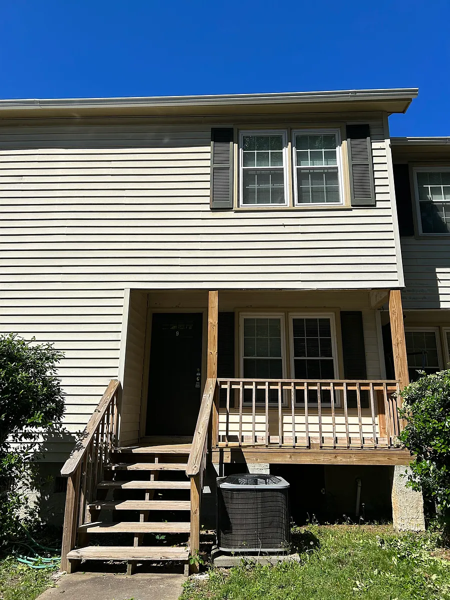 Building Photo - 107 Rainbow Cir #9