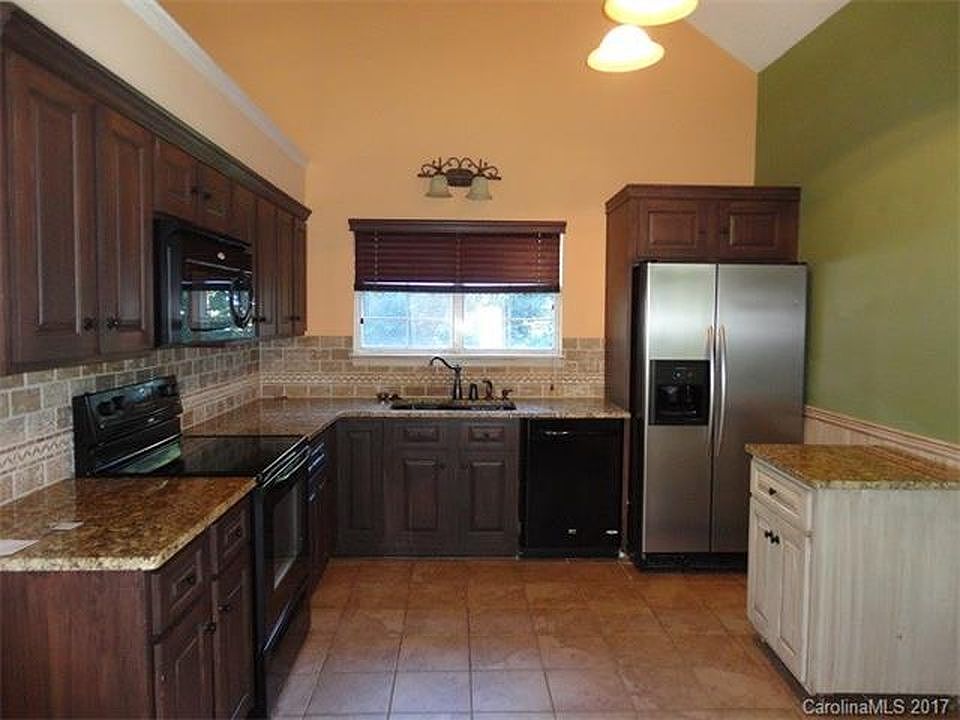 2nd image of 147 Ashford Hollow Ln #0