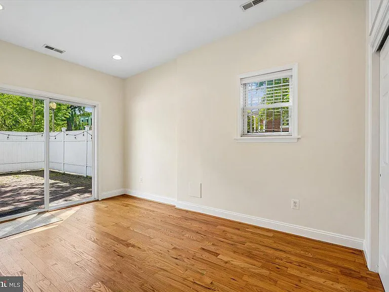 1339 C St NE — Photo 18