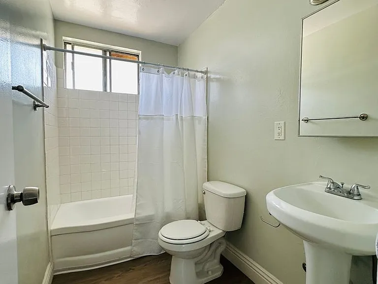 9709-13 Mayne St — Photo 10