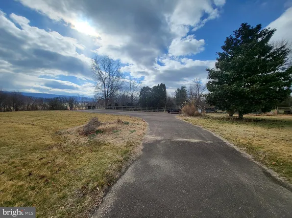 143 Montvue Ave, Mount Jackson, VA 22842