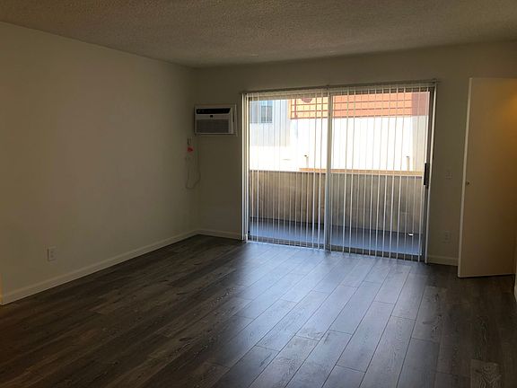 3rd image of 3420 Mentone Ave Unit 7