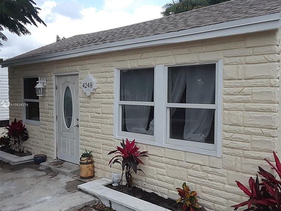 4th image of 4248 SW 63rd Ave