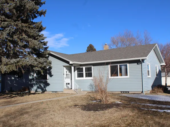 334 13th Ave NE, Jamestown, ND 58401