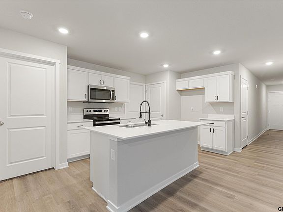 5th image of 17720 Hampton Dr
