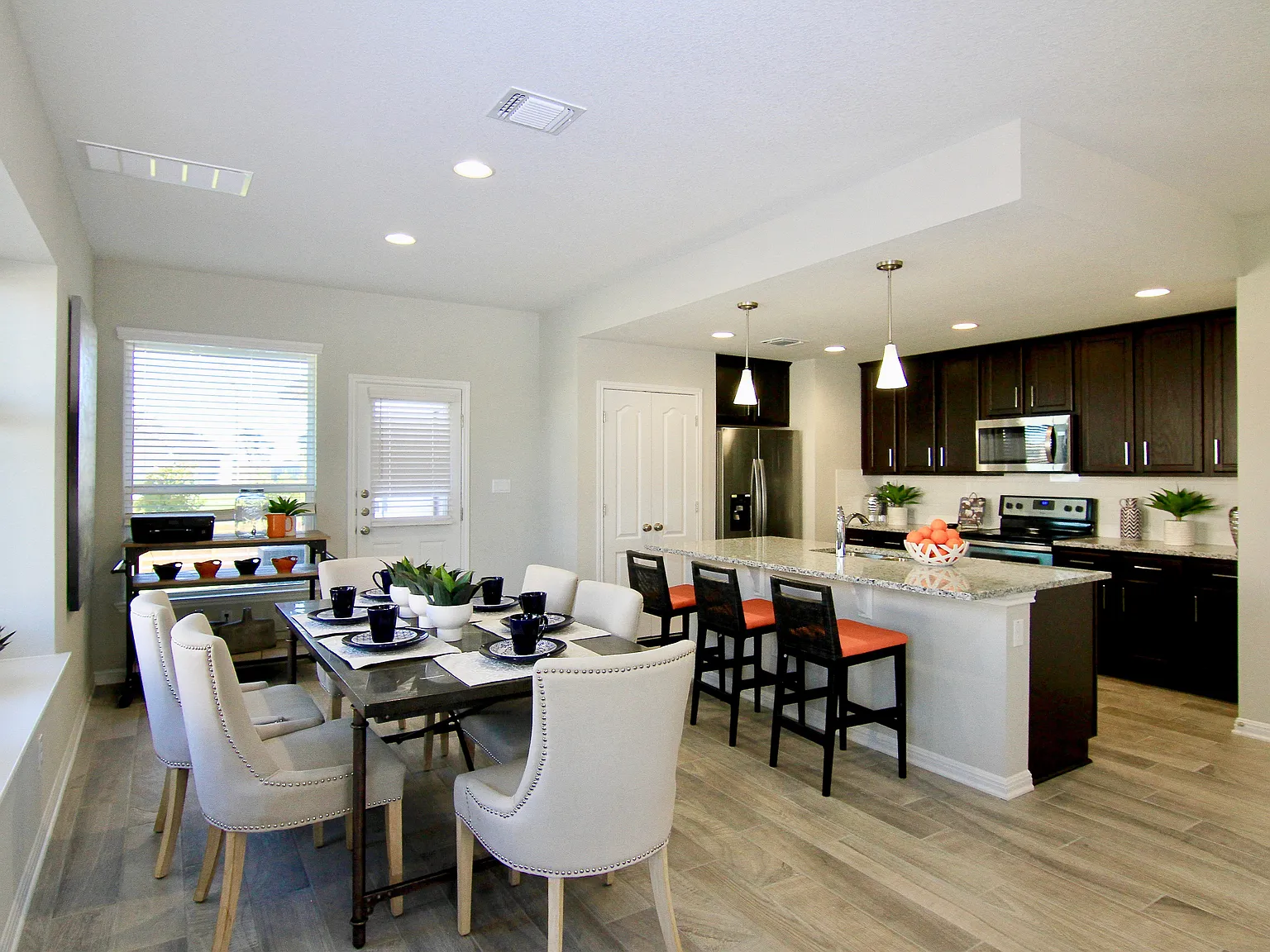 3 bed, 2.5 bath, 1587 sqft, $2,150 — Photo 4
