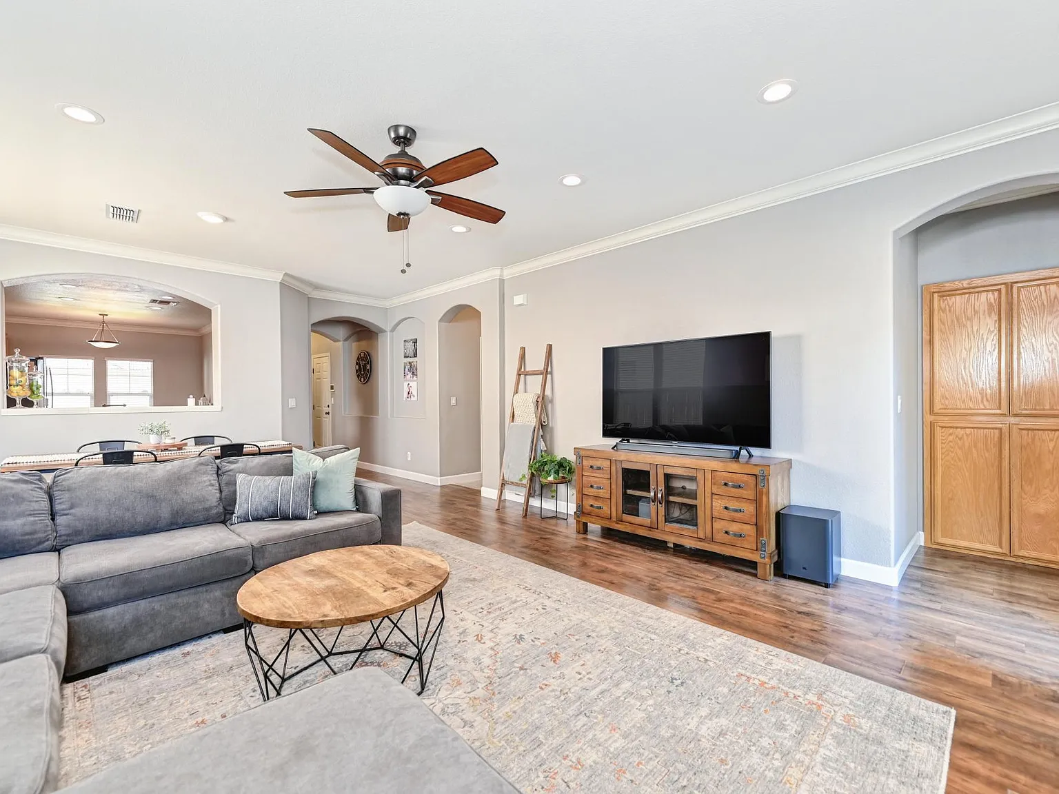 3 bed, 1465 sqft, $2,745 — Photo 4
