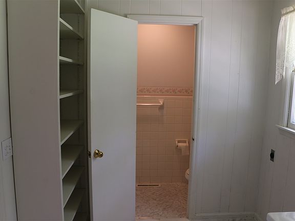 5th image of 141 Lynnwood Dr