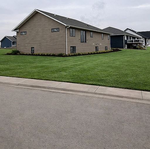 2nd image of 616 Collins Rd