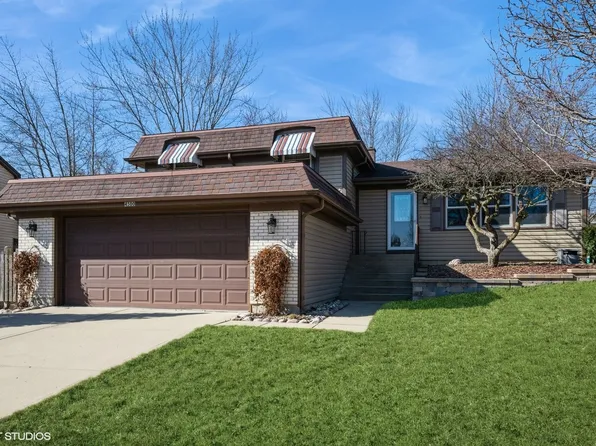 4500 Crab Orchard Dr, Hoffman Estates, IL 60192