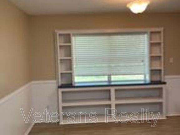 4th image of 206 N Wilson Blvd