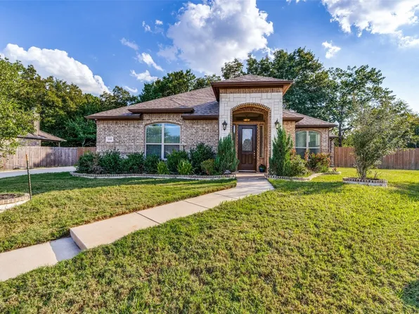 200 Moses Dr, Glenn Heights, TX 75154