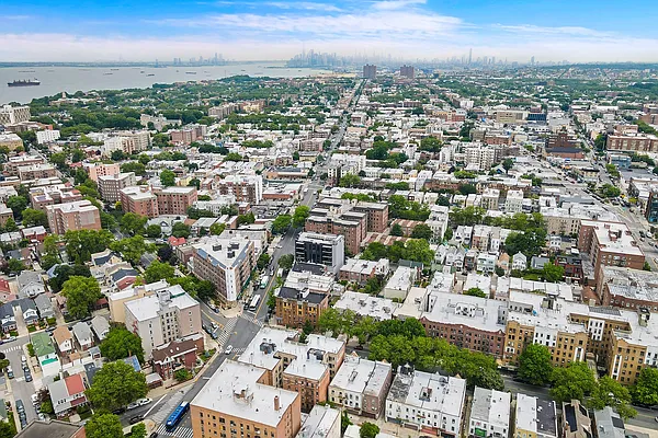 Sold by Redfin Real Estate | media 24