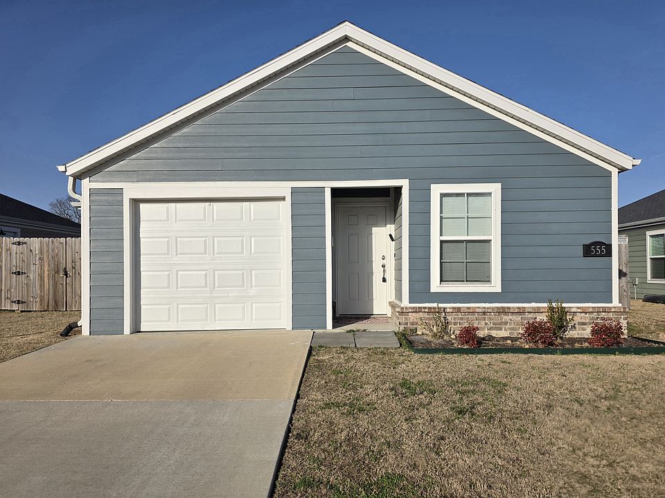 1st image of 555 Cresswell Dr