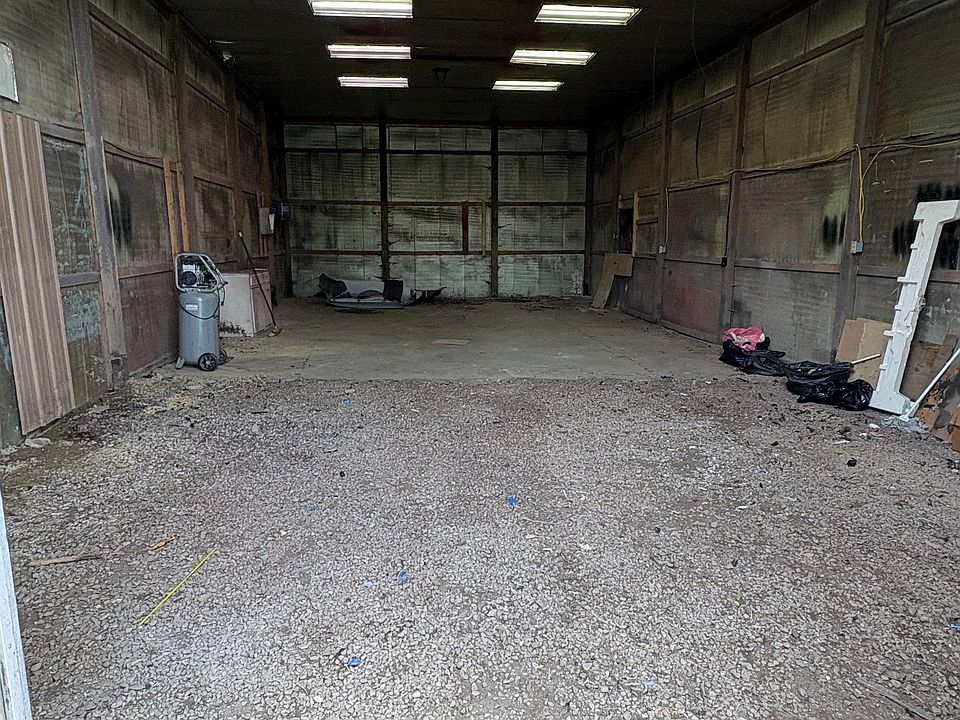 2nd image of 132 Deck St #A