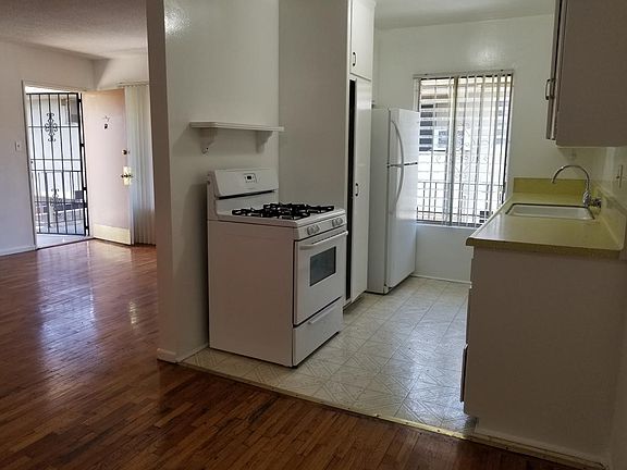 3rd image of 917 N Orange Grove Ave APT 6