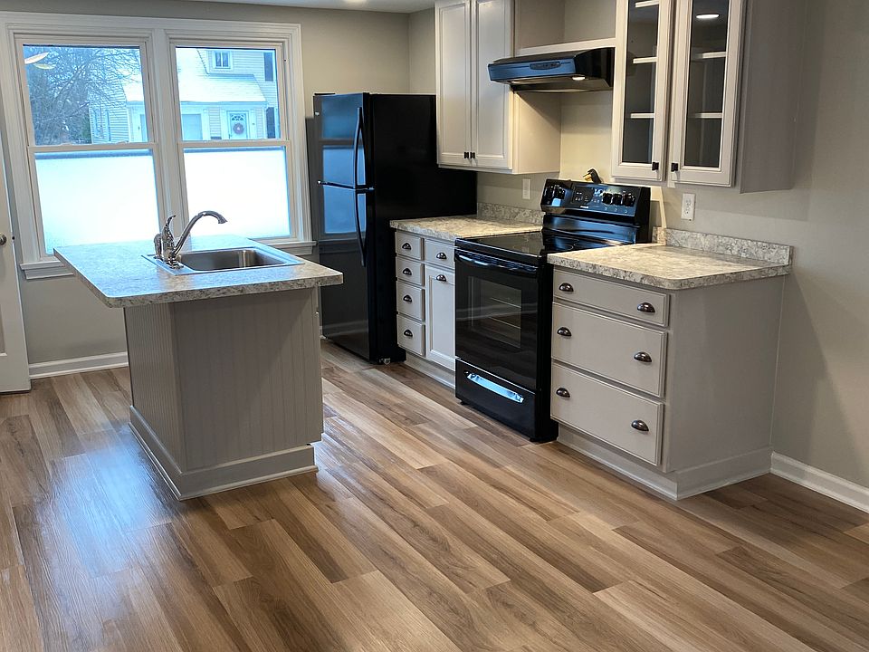 2nd image of 11 Highland Ave #1
