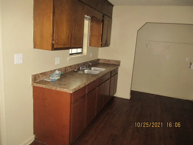 1409 Westcliff Ct — Photo 5