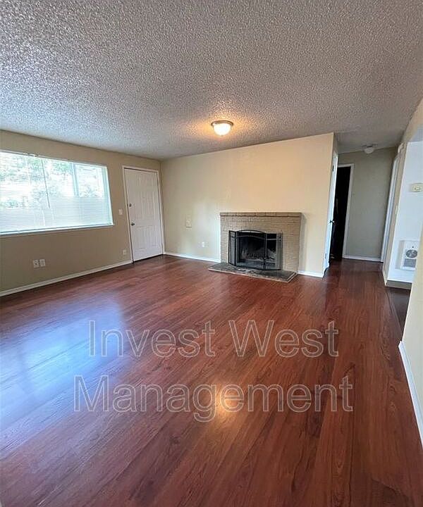 1st image of 2815 E 19th St #M