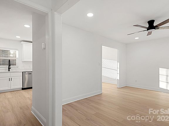 3rd image of 6133 Eagle Peak Dr