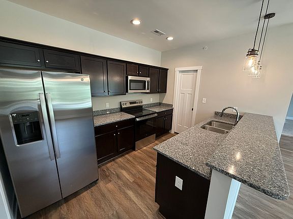 4th image of 1040 Gables Dr #191