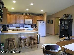 3rd image of 828 Lakeridge Pl
