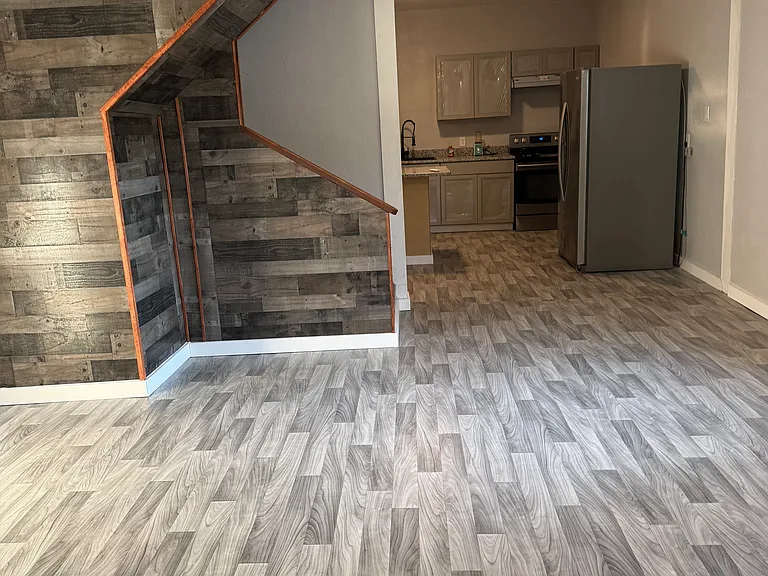 1120 Menchaca St — Photo 3