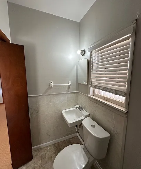 1616 Linden St — Photo 8