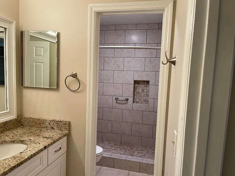 526 Granville Ct #526 — Photo 7