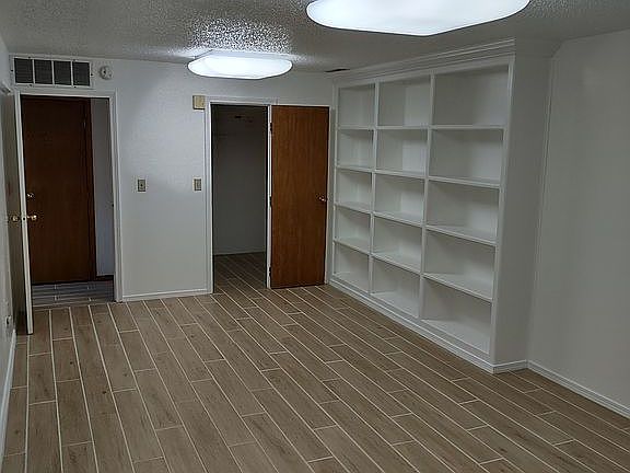5th image of 3958 S Clay Ave