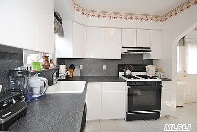 3rd image of 1027 Jackson Ave