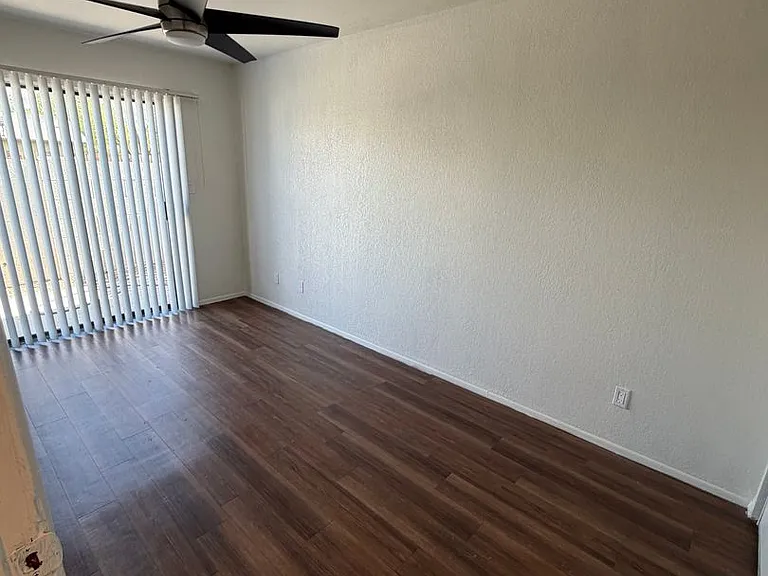 4145 N Longview Ave — Photo 10