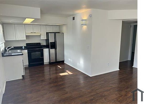 3rd image of 45 N Phyllis #109