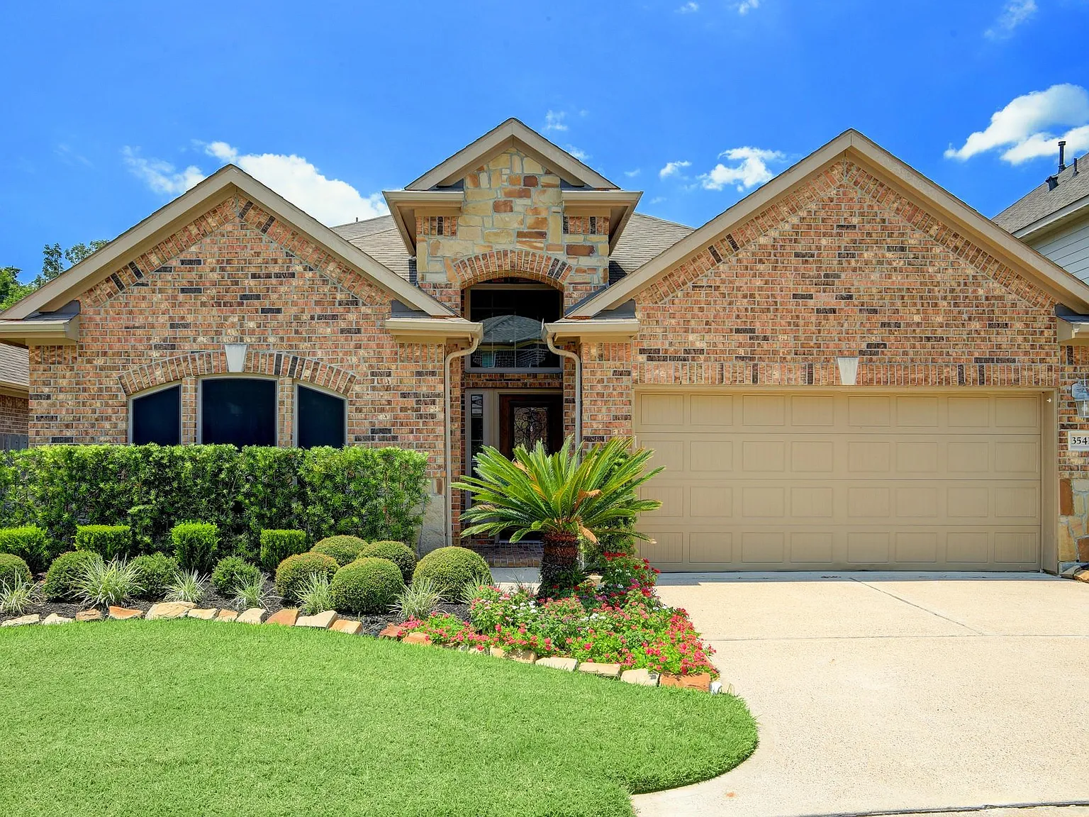 4 bed, 3.0 bath, 2930 sqft, $3,100 — Photo 1