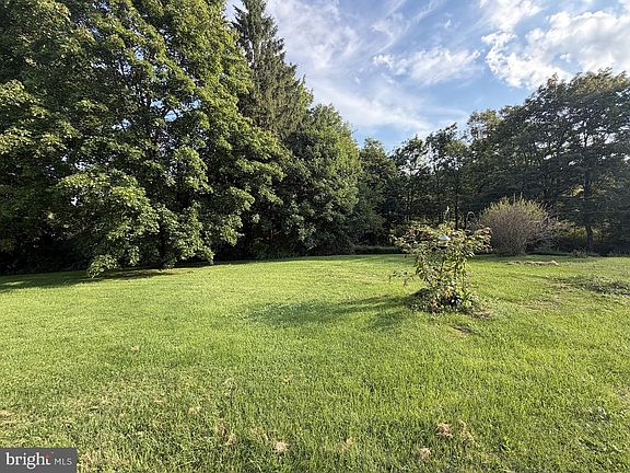 3rd image of 102 Front Ln
