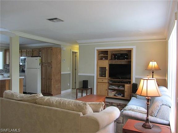 3rd image of 1455 SE 16th Ter