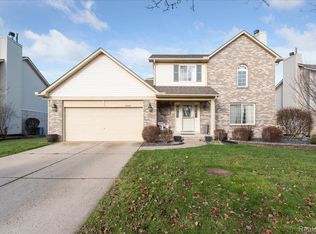 25088 Weeping Willow Dr, Flat Rock, MI 48134