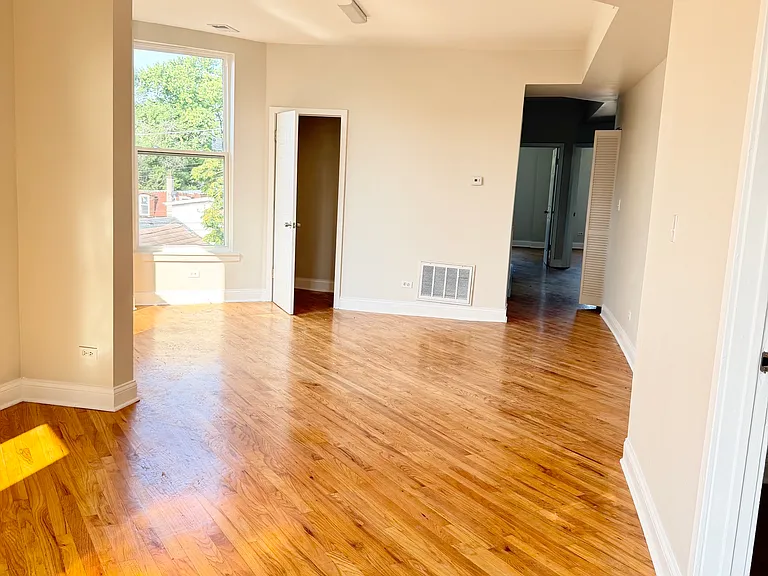 454 N Hamlin Ave #3 — Photo 6