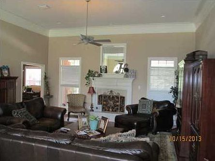 3rd image of 3070 Richmond Dr