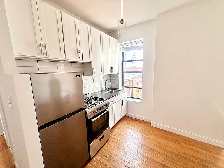 375 86th St #18 — Photo 8