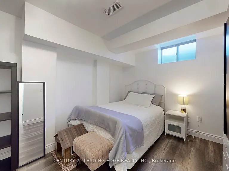 1574 Edgecroft Dr — Photo 31