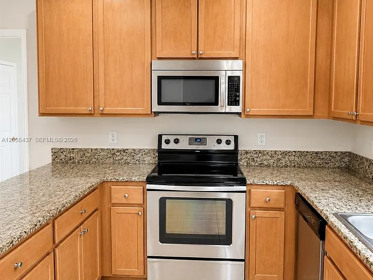 1101 SW 147th Ter #1101 — Photo 8