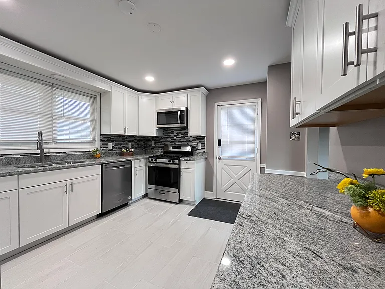 224 Pleasant Valley Rd — Photo 8