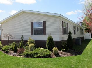 242 Island Dr, Elyria, OH 44035